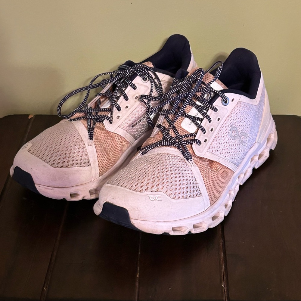 On Cloudstratus Running Shoes White/Almond Women’s 8.5